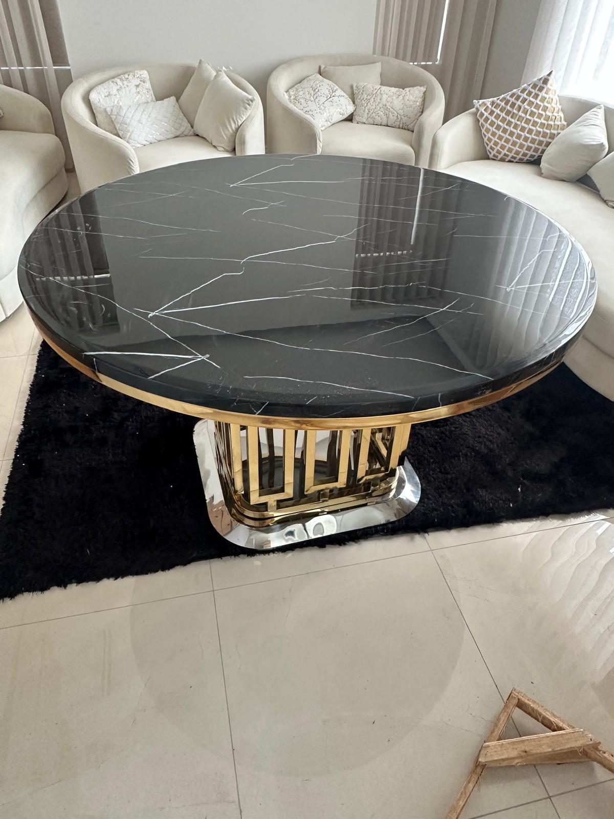 Charlotte Gold Dining Table – Round Marble Top, Titanium Gold Finish (Ø130 × 75 cm)